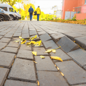 Letselschade door losse stoeptegel